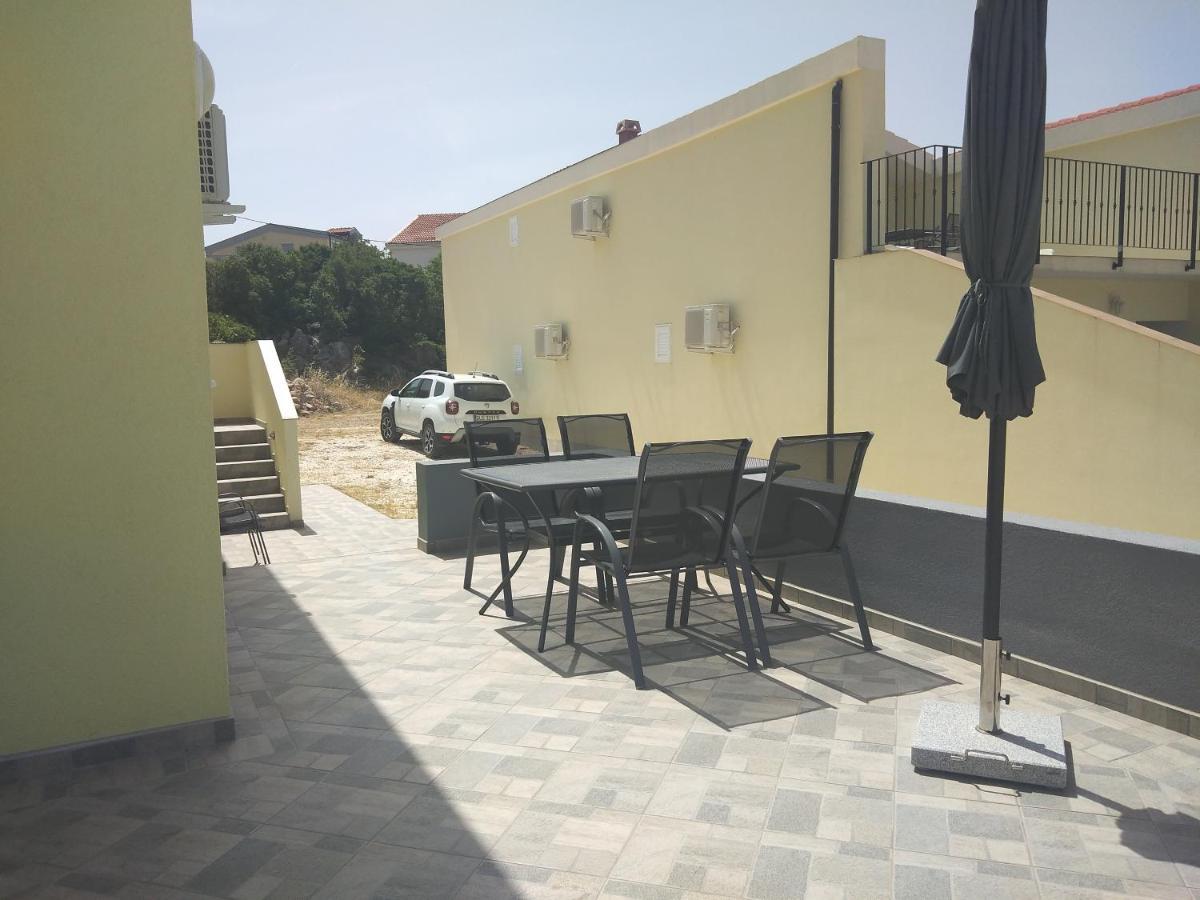 Apartmani Verica Karlobag Exterior foto